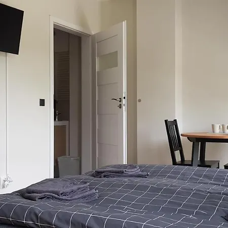 White Przy Wyspie Opatowickiej Kwatera prywatna *