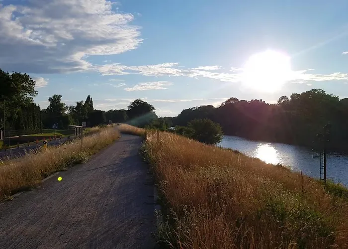 White Przy Wyspie Opatowickiej Homestay *